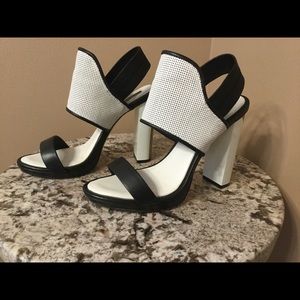 BCBG MAXAZRIA black and white shoes size 8B/38
